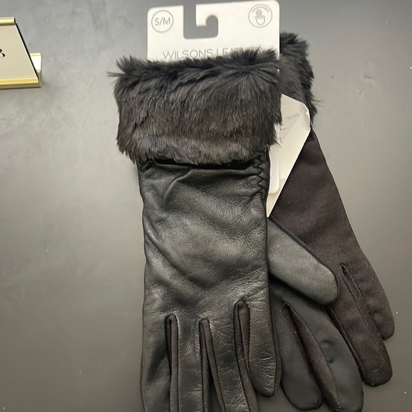 Wilson’s leather glove - Picture 1 of 4